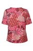 Kurzärmeliges Shirt in Rot- und Pinktönen mit geometrischem Patchwork-Muster, Rundhalsausschnitt, gerade geschnitten