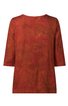 Rotes Damenoberteil mit dreiviertelÄrmeln, Rundhalsausschnitt, lockere Passform, abstraktes Ton-in-Ton Muster, gerade geschnitten