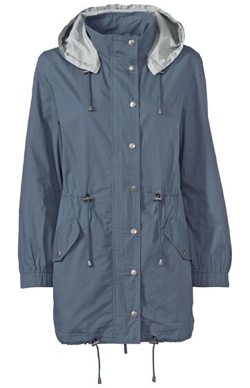 Blauer Parka mit versteckter Kapuze, grauer Innenkapuze, durchgehendem Druckknopfverschluss, zwei Klapptaschen mit Druckknöpfen, Tunnelzug an Taille und Saum, elastische Ärmelbündchen