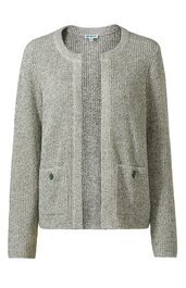 Hellgrauer Strickcardigan mit rundem Ausschnitt, durchgehend offen ohne Verschluss, lange Ärmel, zwei aufgesetzte Taschen mit je einem Knopf