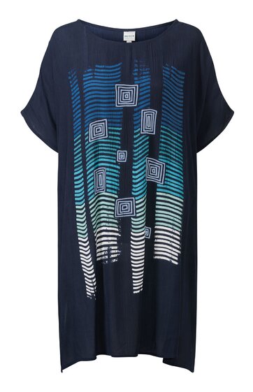 Dunkelblaues Kurzarmkleid mit rundem Ausschnitt, mittellanges Modell mit lockerem Schnitt, Frontmuster aus gestaffelten Linien in Blau- und Türkistönen mit weißen, quadratischen Formen