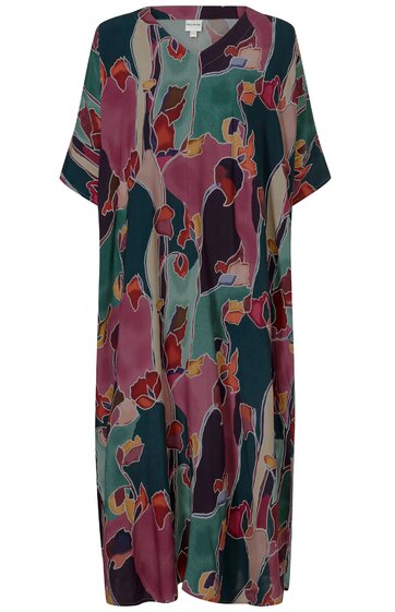 Locker sitzendes, knöchellanges Kleid mit rundem Ausschnitt, halblangen Ärmeln, abstraktem Muster in Dunkelgrün, Altrosa, Schwarz und Orange, gerader Schnitt, ohne sichtbare Verschlüsse