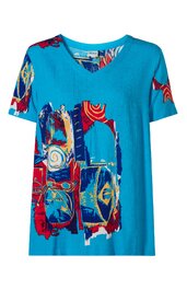 Türkisblaues T-Shirt mit abstraktem mehrfarbigem Muster in Rot, Blau, Gelb, Rundhalsausschnitt, kurze Ärmel, lockere Passform