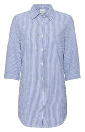 Hemdbluse hellblau mit weißen senkrechten Streifen, durchgehende Knopfleiste, klassischer Hemdkragen, 3/4-lange Ärmel, leicht abgerundeter Saum