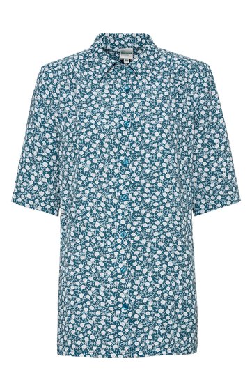 Kurzarmbluse in blau mit weißem und rosa Blumenmuster, Stehkragen, durchgehende Knopfleiste, gerade geschnitten