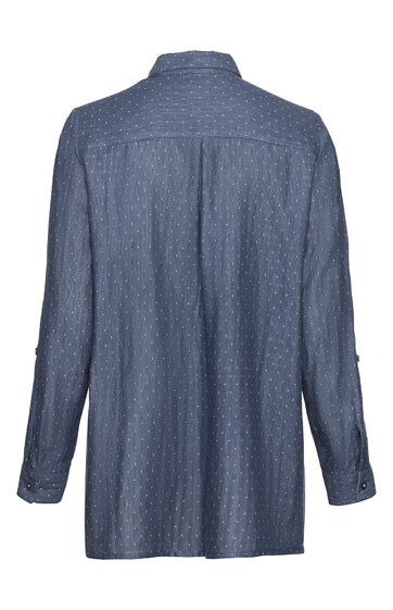 Langärmliges Hemd in Blau mit feinem Punktemuster, klassischer Kragen, Manschetten mit Knöpfen, gerade geschnitten, Rückansicht ohne Model