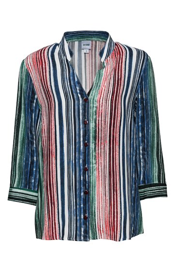 Langärmlige Bluse mit vertikalen Streifen in Blau, Rot, Weiß und Grün, V-Ausschnitt mit Stehkragen, durchgehende Knopfleiste, gerade geschnitten, 3/4-Ärmel mit Manschetten