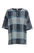 Kariertes Kurzarmshirt in Hellblau, Dunkelblau und Grau, Rundhalsausschnitt mit drei Knöpfen, gerade geschnitten, locker sitzend