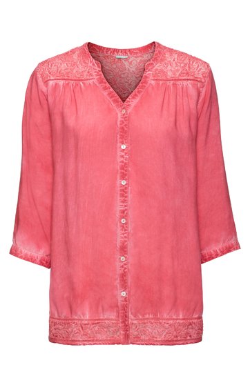 Rosa Bluse mit floralem Spitzenbesatz an Schultern und Saum, V-Ausschnitt, Knopfleiste vorne, 3/4-Ärmel, lockere Passform
