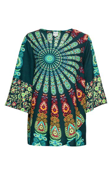 Kurzes Kleid in dunklem Petrolgrün mit großem, kreisförmigem, buntem Mandala-Muster in Grün, Rot und Gelb, Fledermausärmel mit Blumenmuster, Rundhalsausschnitt, lockere Passform