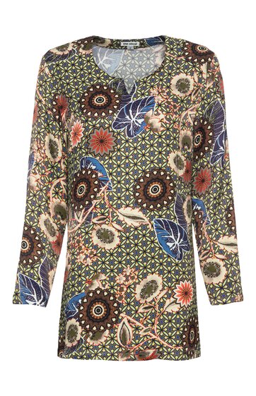Langärmliges Damenoberteil in olivgrün mit großflächigem Blumen- und Blattmuster in Braun, Blau, Orange und Beige, Rundhalsausschnitt mit kleinem V-Schlitz, gerade geschnitten