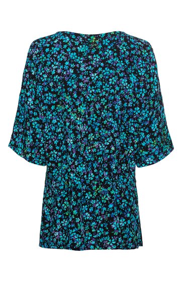 Damenbluse dunkelblau mit kleinem türkisblauem und hellblauem Blumenmuster, V-Ausschnitt, halblange weit geschnittene Ärmel, figurbetonte Form