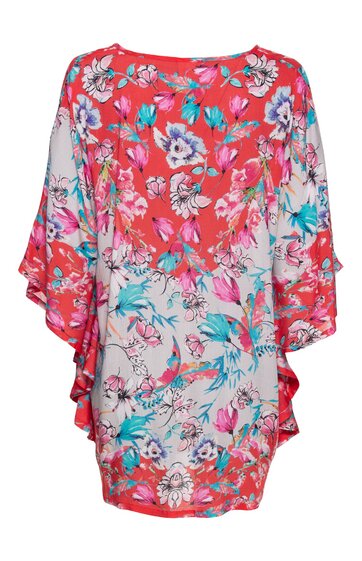 Kurzärmliges Kleid, überwiegend korallenrot und hellgrau, florales Muster in Weiß, Blau und Pink, rundhalsausschnitt, lockere Form, keine sichtbaren Verschlüsse