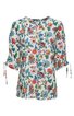 Weiße Bluse mit floralem Muster in Rot, Blau, Orange und Grün, dreiviertellange Ärmel mit Kordelzug, Rundhalsausschnitt, gerader Schnitt