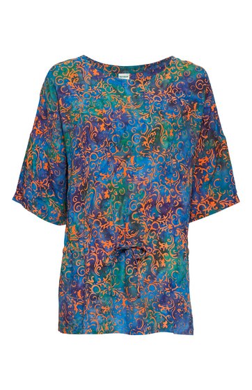 Bunte Bluse in Blau mit Orange und Grün, abstraktes Muster, Rundhalsausschnitt, kurze weite Ärmel, lockere Passform