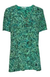 Tunika in grün mit dunkelgrünem floralen Blattmuster, kurze Ärmel, runder Halsausschnitt mit kurzer Knopfleiste, gerade Form