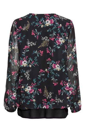 Schwarze Bluse mit buntem Blumenmuster in Rosa, Weiß und Grün, langer Ärmel mit Gummibündchen, locker fallende Passform, runder Halsausschnitt, hinten leicht länger geschnitten