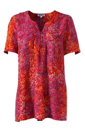Damenbluse, rot mit orangefarbenem Blattmuster, kurze Ärmel, V-Ausschnitt mit Schlitz, gerade geschnitten