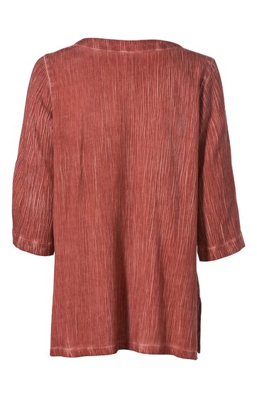 Rostrotes Langarmshirt mit feinen weißen Streifen, Rundhalsausschnitt, gerade geschnitten, locker fallend, einfache Saumkanten