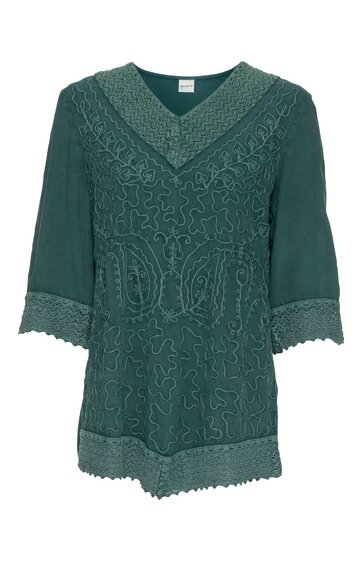 Grüne Damenbluse mit Spitzenborte am V-Ausschnitt, an Ärmeln und Saum, lange Ärmel, zarte florale Stickerei auf Vorderseite, lockere Passform