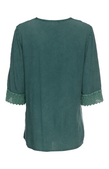 Damenoberteil in dunklem petrolgrün, unifarben, halblange Ärmel mit Spitzenborte am Saum, Rundhalsausschnitt, locker fallende Form
