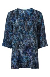 Damenbluse in Dunkelblau mit Paisley-Muster in verschiedenen Blautönen und Weiß, V-Ausschnitt mit Knopfleiste, 3/4-lange Ärmel, gerade geschnitten