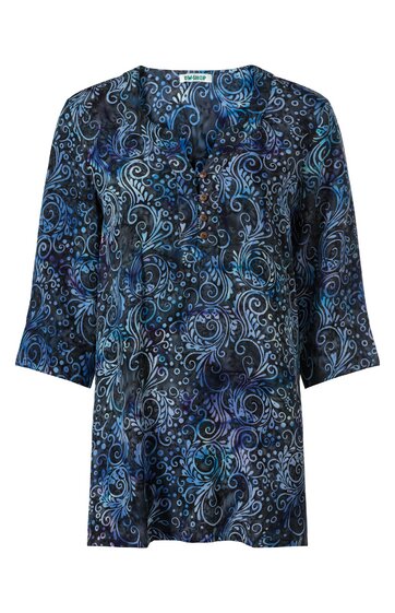 Damenbluse in Dunkelblau mit Paisley-Muster in verschiedenen Blautönen und Weiß, V-Ausschnitt mit Knopfleiste, 3/4-lange Ärmel, gerade geschnitten