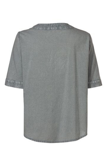 Graues kurzärmeliges Hemd, glatter Stoff, gerade geschnittener Saum, leichte Falten sichtbar, keine Muster, Rückansicht ohne sichtbare Verschlüsse