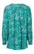 Bluse in türkis mit Paisley-Muster in Blau und Weiß, lange Ärmel, rundhals, lockere Passform, geraffter Ausschnitt, leichte Falten am Vorderteil