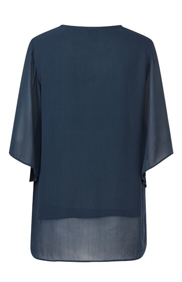 Dunkelblauer, schlichter Damenpullover ohne Muster, runder Halsausschnitt, lockere Passform, dreiviertellange Ärmel, gerade Saumkante