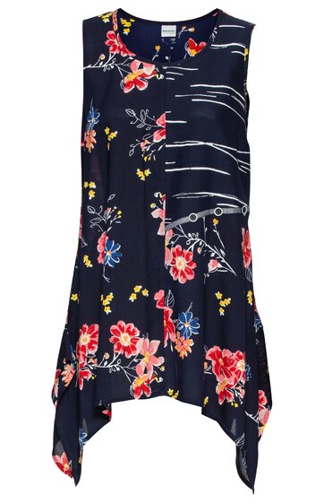 Ärmellose Bluse dunkelblau mit floralem Muster in rot, rosa und gelb, weiße Linien, asymmetrischer Zipfelsaum, Rundhalsausschnitt, durchgehender Knopfleiste vorne