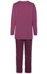 Zweiteiler bestehend aus langärmligem Oberteil und langer Hose, beide einfarbig in tiefem Beerenrot, schlichtes Design ohne Muster, Rundhalsausschnitt, gerade geschnitten, entspannter Sitz