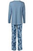 Zweiteiliger Schlafanzug, Oberteil hellblau, langärmelig, rundhals, Hose hellblau mit dunkelblauem Blumenmuster, gerade geschnitten