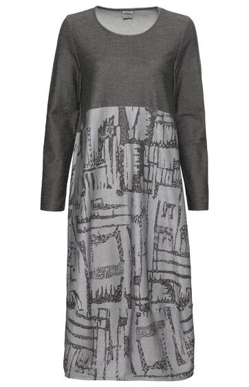 Langes Kleid in Grautönen, Oberteil dunkelgrau, Unterteil hellgrau mit abstraktem, schwarz-weißem Muster, Rundhalsausschnitt, lange Ärmel, gerade geschnitten