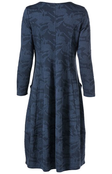 Dunkelblaues, langärmliges Kleid mit abstraktem Ton-in-Ton-Muster, taillierte Form, knielang, Rundhalsausschnitt, Rückansicht