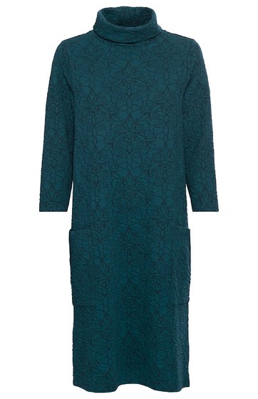 Dunkelgrünes Strickkleid mit strukturierter Musterung, Rollkragen, lange Ärmel, knieumspielende Länge, gerade geschnitten