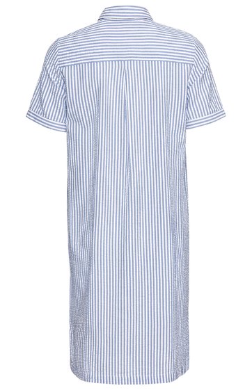 Hellblau-weiß gestreiftes Hemdblusenkleid, kurze Ärmel mit Umschlag, klassischer Hemdkragen, Knopfleiste vorne, locker fallende Passform, knielang