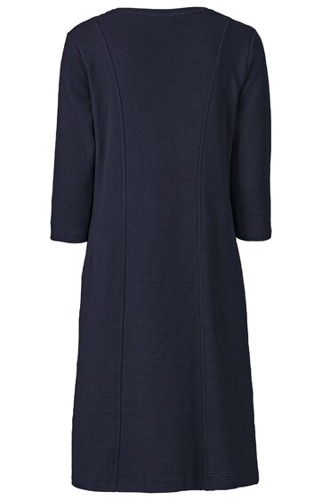 Dunkelblaues Kleid mit 3 4 Ärmeln, gerade geschnittener Rücken, Nahtdetails längs verlaufend, knielang, ohne Muster oder weitere Verzierungen