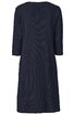 Dunkelblaues Kleid mit 3 4 Ärmeln, gerade geschnittener Rücken, Nahtdetails längs verlaufend, knielang, ohne Muster oder weitere Verzierungen