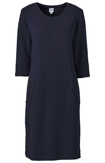 Dunkelblaues Kleid mit 3/4-Ärmeln, rundem Ausschnitt, knielang, gerade geschnitten, zwei seitliche Eingrifftaschen, ohne Muster oder Verzierungen