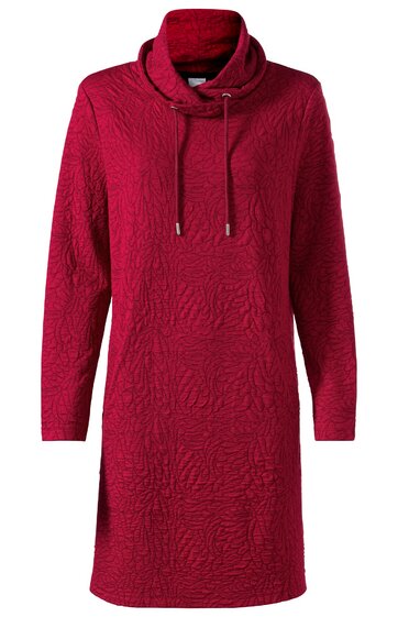 Rotes Strickkleid mit Ton-in-Ton strukturiertem Muster, langer Ärmel, Rollkragen mit Kordelzug, gerade Form, knielang