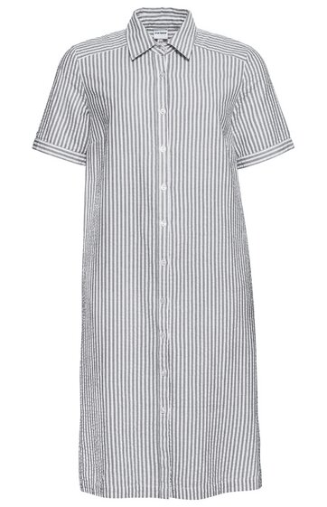 Knielanges Hemdkleid in Weiß mit schwarzen senkrechten Streifen, Kragen, kurze Ärmel mit Umschlag, durchgehende Knopfleiste vorne, lockere gerade Form