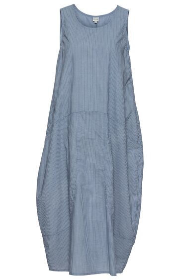 Ärmelloses, hellblaues Kleid, rundhals, lang, weiter Schnitt mit Ballon-Form unten, glatte Oberfläche, ohne Muster, schlicht