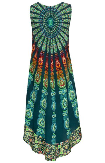 Ärmelloses Maxikleid in Dunkeltürkis mit mandalaartigem, buntem Muster in Grün, Gelb, Orange und Rot, Rundhalsausschnitt, ausgestellte Form, unterer Saum mit Blumenmuster