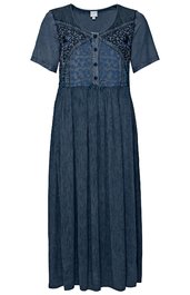 Dunkelblaues Maxikleid mit kurzen Ärmeln, Knopfleiste vorne, Rundhalsausschnitt, Spitzenbesatz im Brustbereich, weite, geraffte Rockpartie