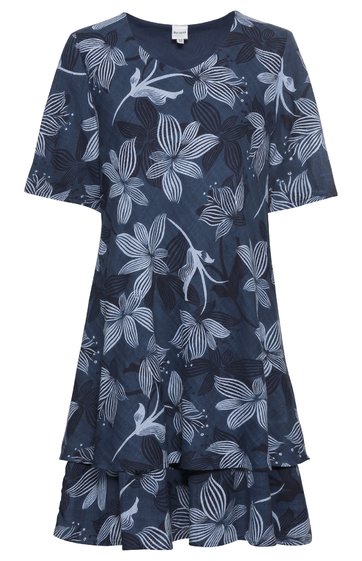 Dunkelblaues Kleid mit großen hellblauen Blumen, kurzärmlig, Rundhalsausschnitt, ausgestellter Rock mit zwei Stufen, gerade geschnitten