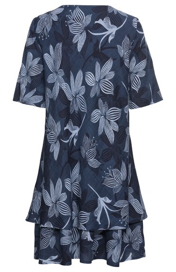 Dunkelblaues Kleid mit weißem Blumenmuster, kurze weite Ärmel, gerader Schnitt mit locker fallendem Rockteil, zweiteiliger Lagenlook, hinten abgebildet