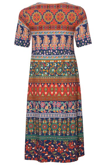Knielanges Kleid mit kurzen Ärmeln, mehrfarbiges geometrisches und florales Muster in Rot, Blau, Grün und Orange, rundhalsausschnitt, gerade geschnitten