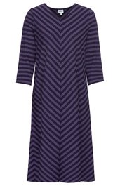 Dunkelblaues Kleid mit schwarzen diagonalen Streifen, V-Ausschnitt, dreiviertellange Ärmel, knielang, locker geschnitten