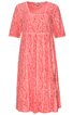 Korallenrotes Midikleid mit floralem Muster, rundem Ausschnitt mit kleinem V-Einsatz, kurze weite Ärmel, taillierter Schnitt mit gerafftem Rock